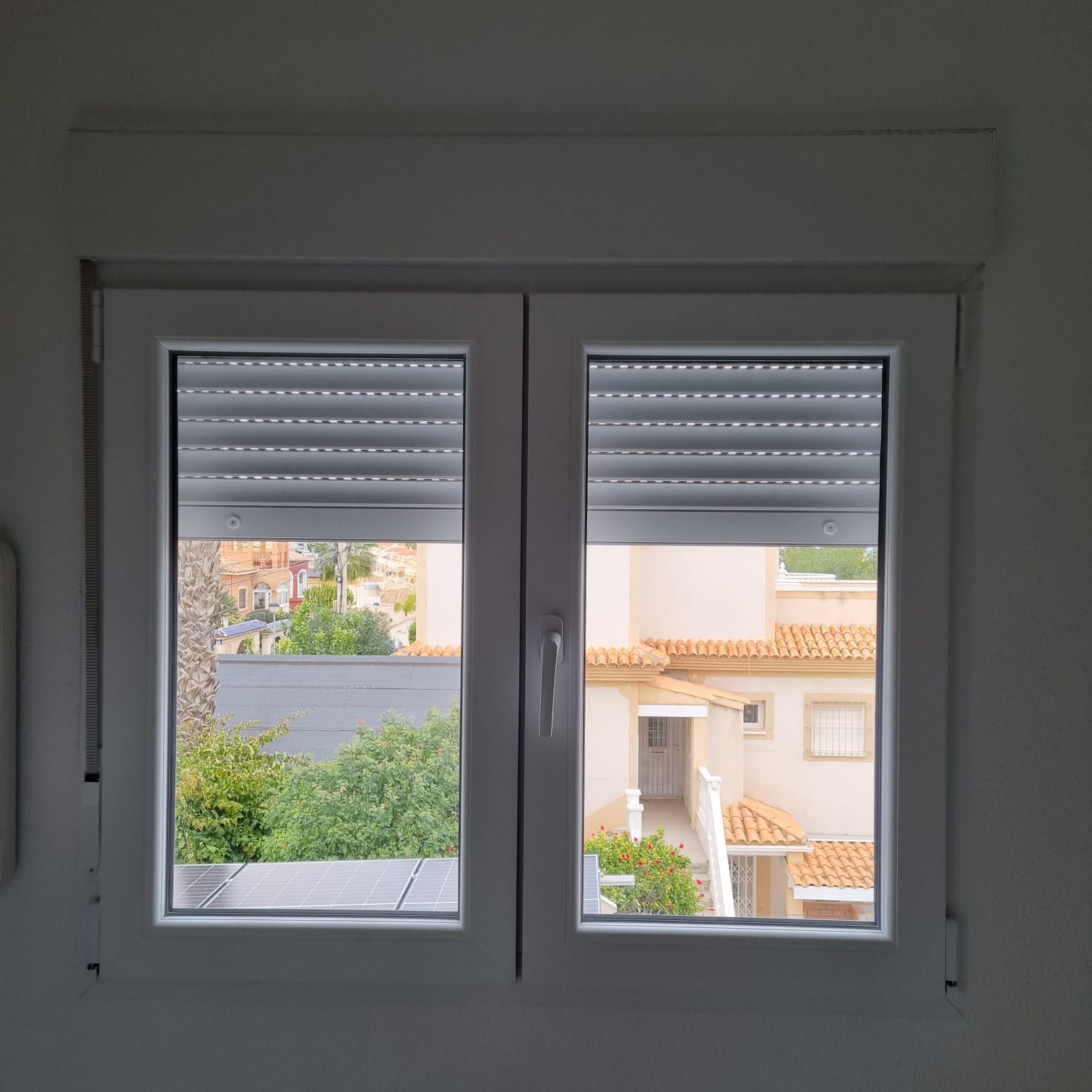 Haus mit neuen Fenstern und Türen